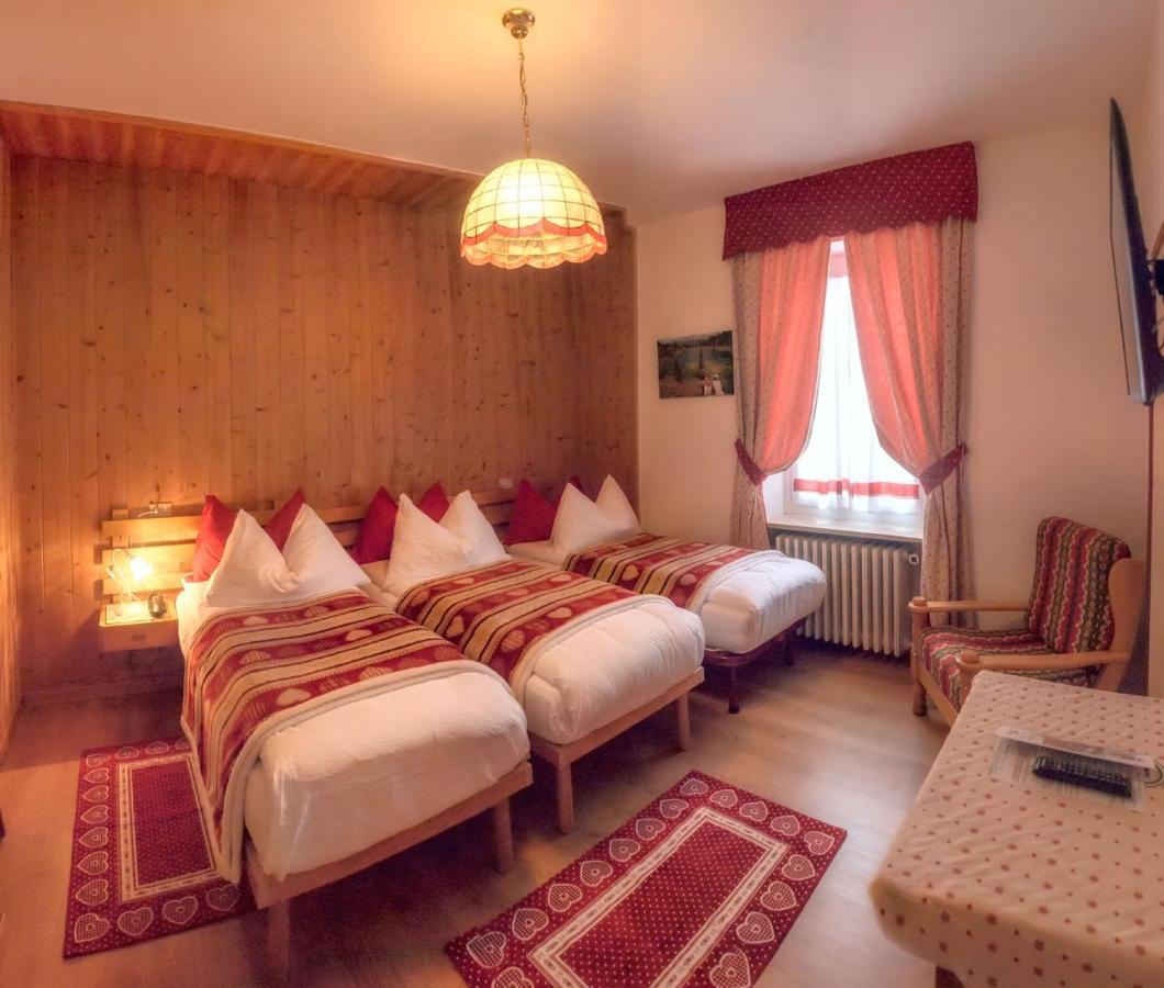 Hotel Garni Suisse San Martino Di Castrozza Exterior foto